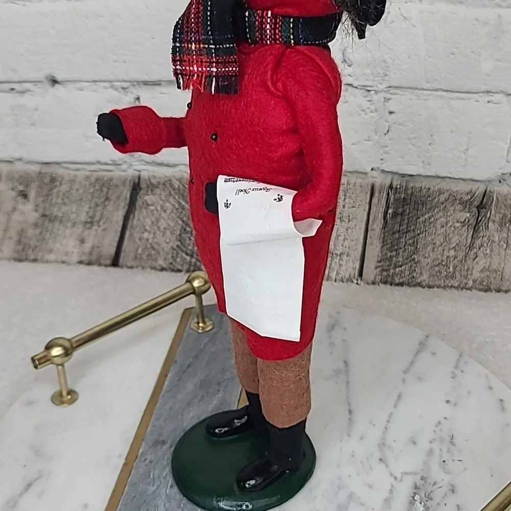 Byers' Choice Carolers '87 Handcrafted Adult Caroler Man w/Sheet Music Vintage